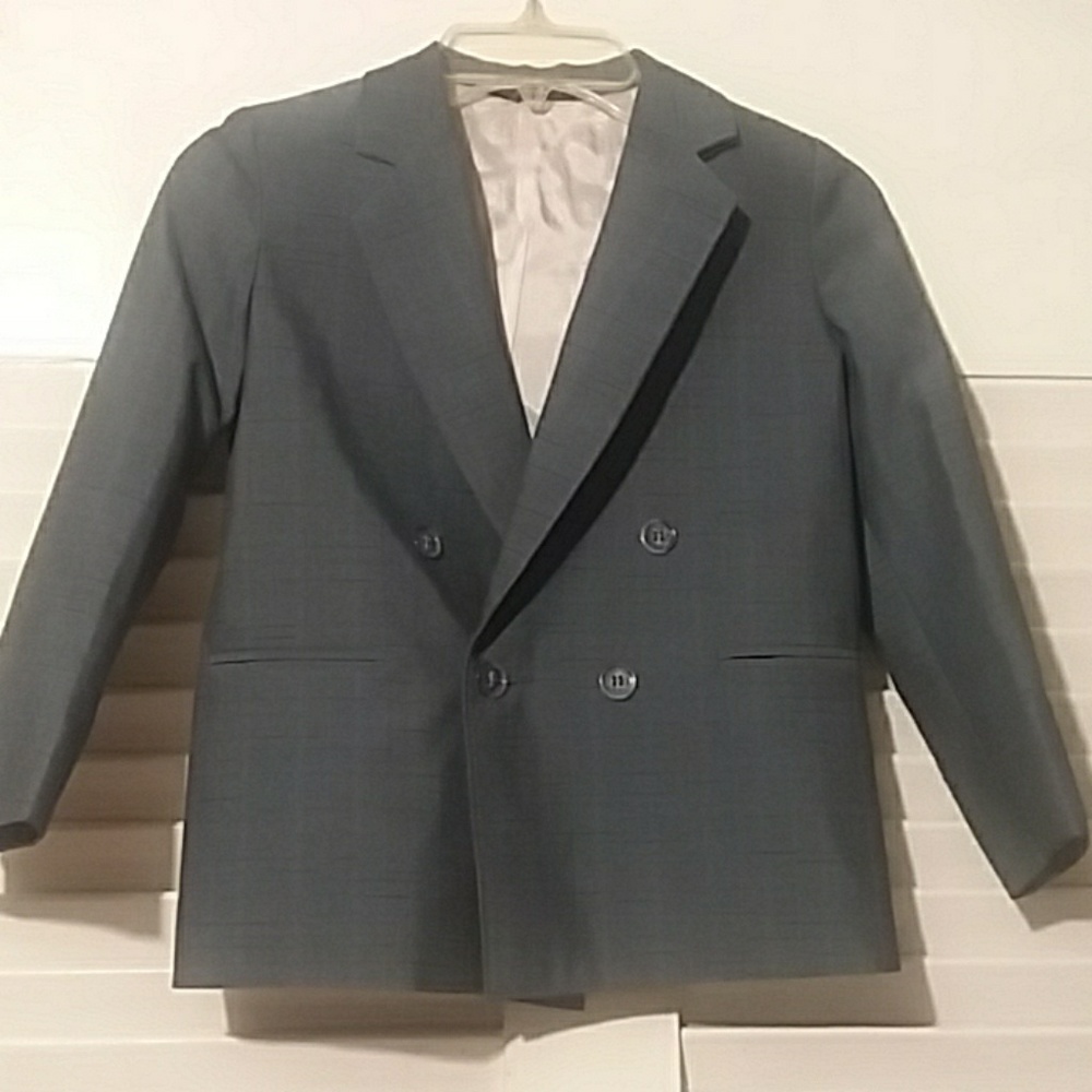 Boys Suit - Picture 2 of 8